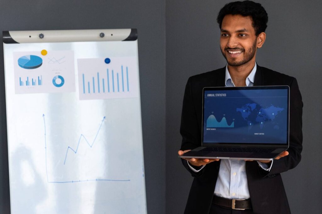 dedicated-plotly-developer-presenting-data-visualization-solution